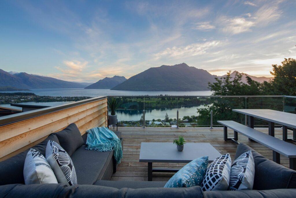 Highlands House | Stunning Lake Views + BBQ