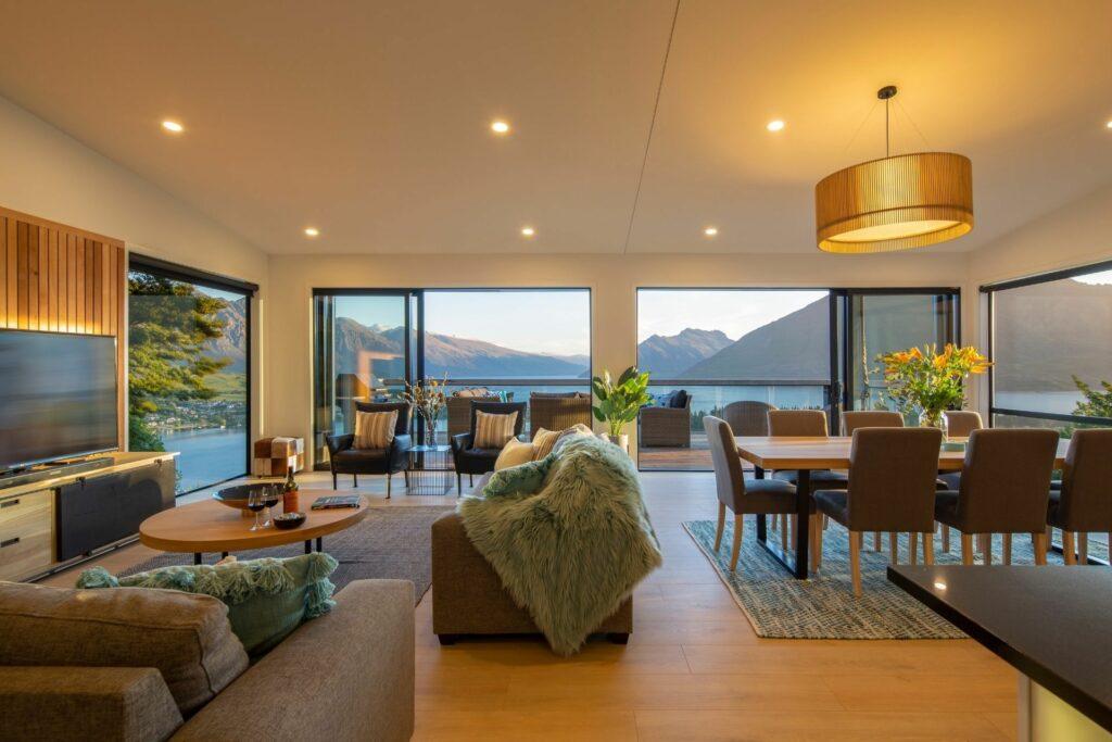 Highlands Lodge | Stunning Lake Views + BBQ