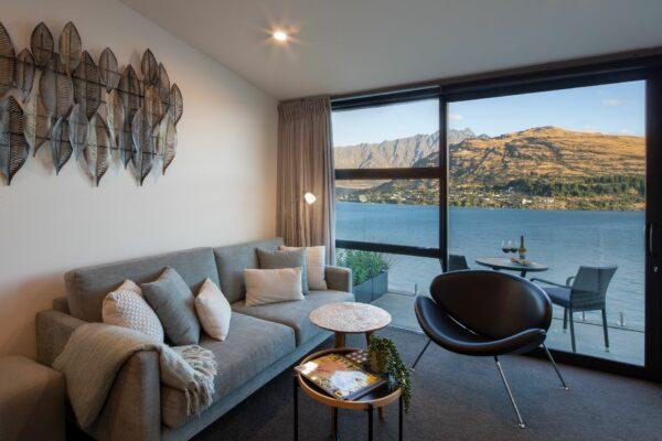 Kikorangi | Direct Lake Access +BBQ