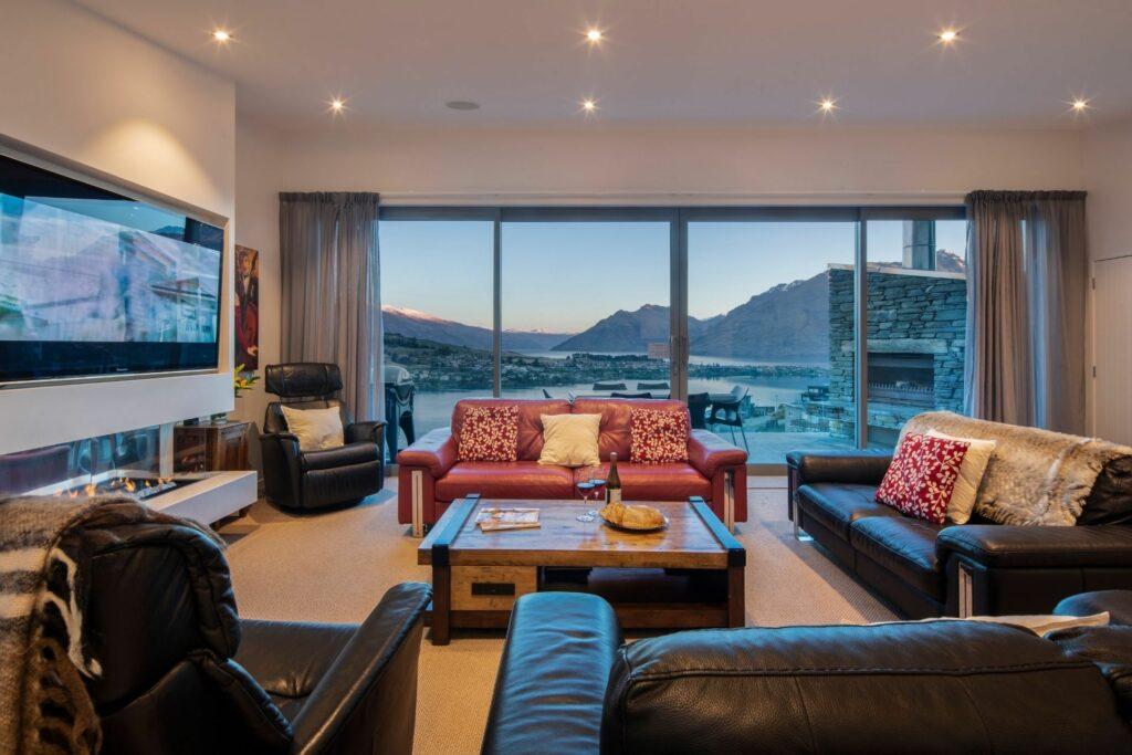 Kamana A | Gas Fire + Lake Views + Hot Tub +BBQ